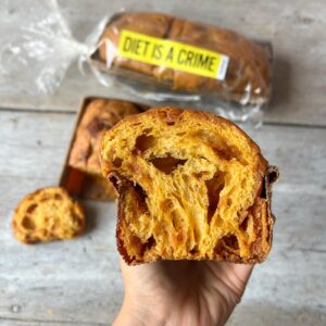 BIZCOCHO PANETTONE - BAULETTO DE CARAMELO SALADO - Casabase